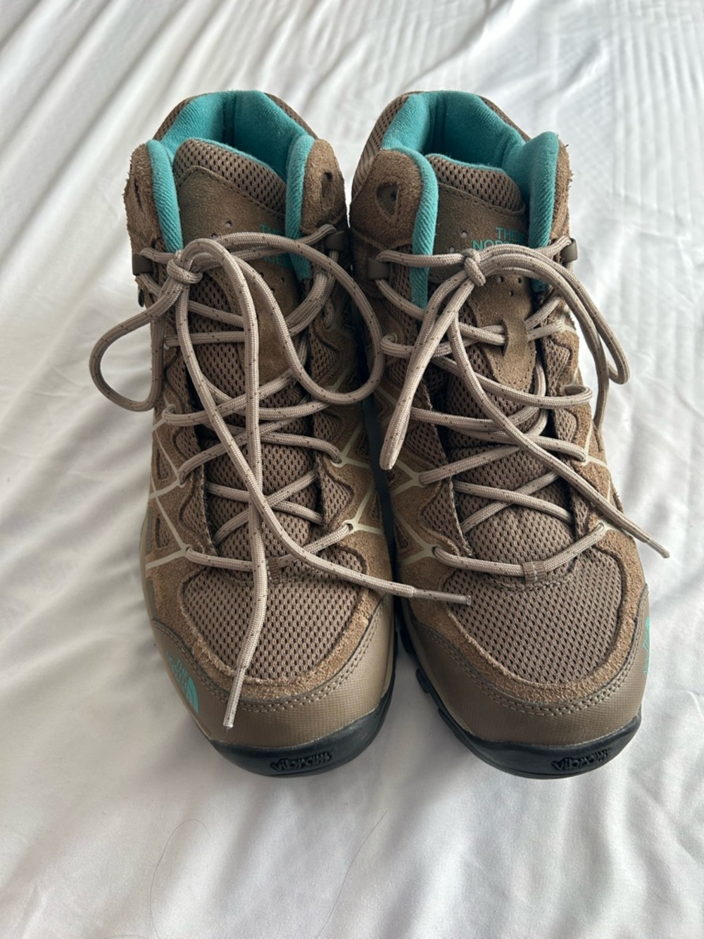NWOT North Face Women's Brown Lace-Up Hiking Boots with Teal Lining